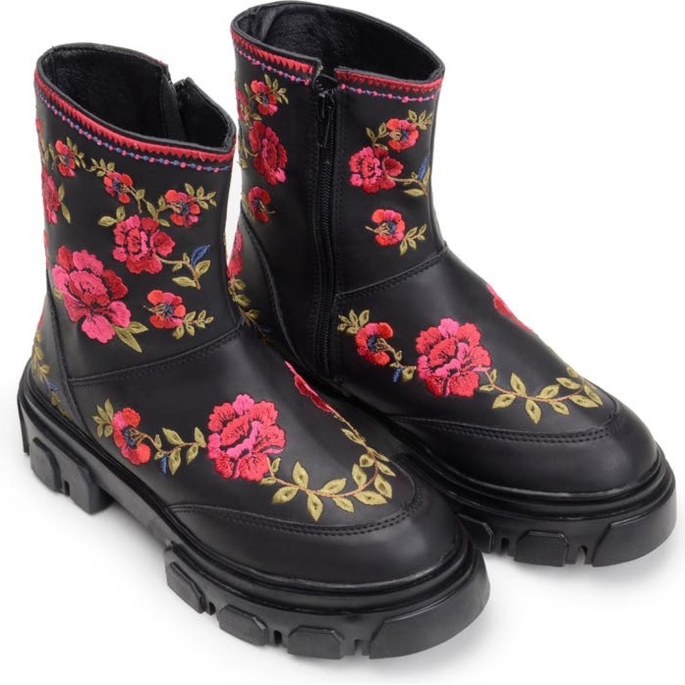 NWOT FARMRIO Boho Mid Boots